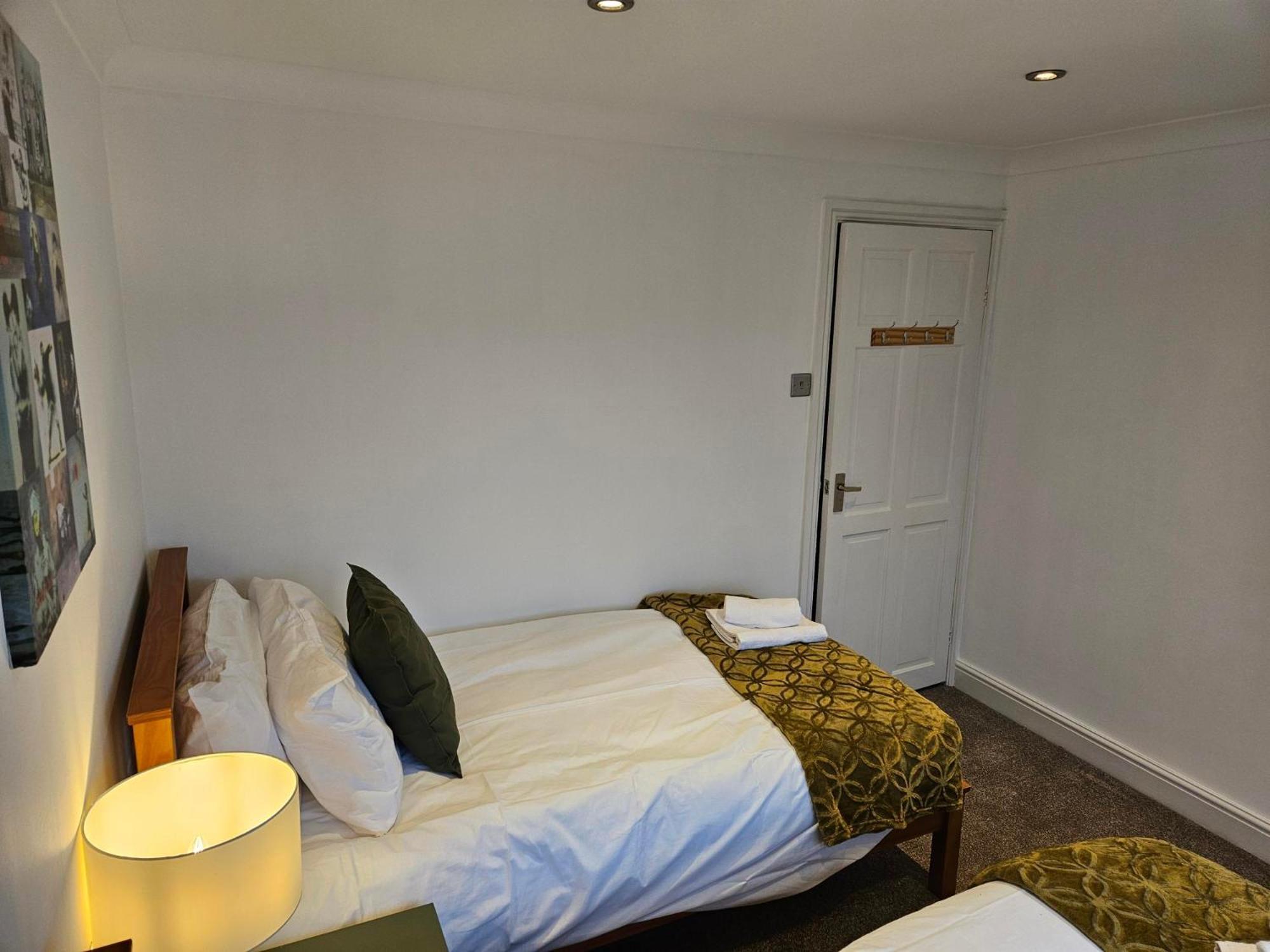 3 Severn Close Contractor In Near Rutland Water *